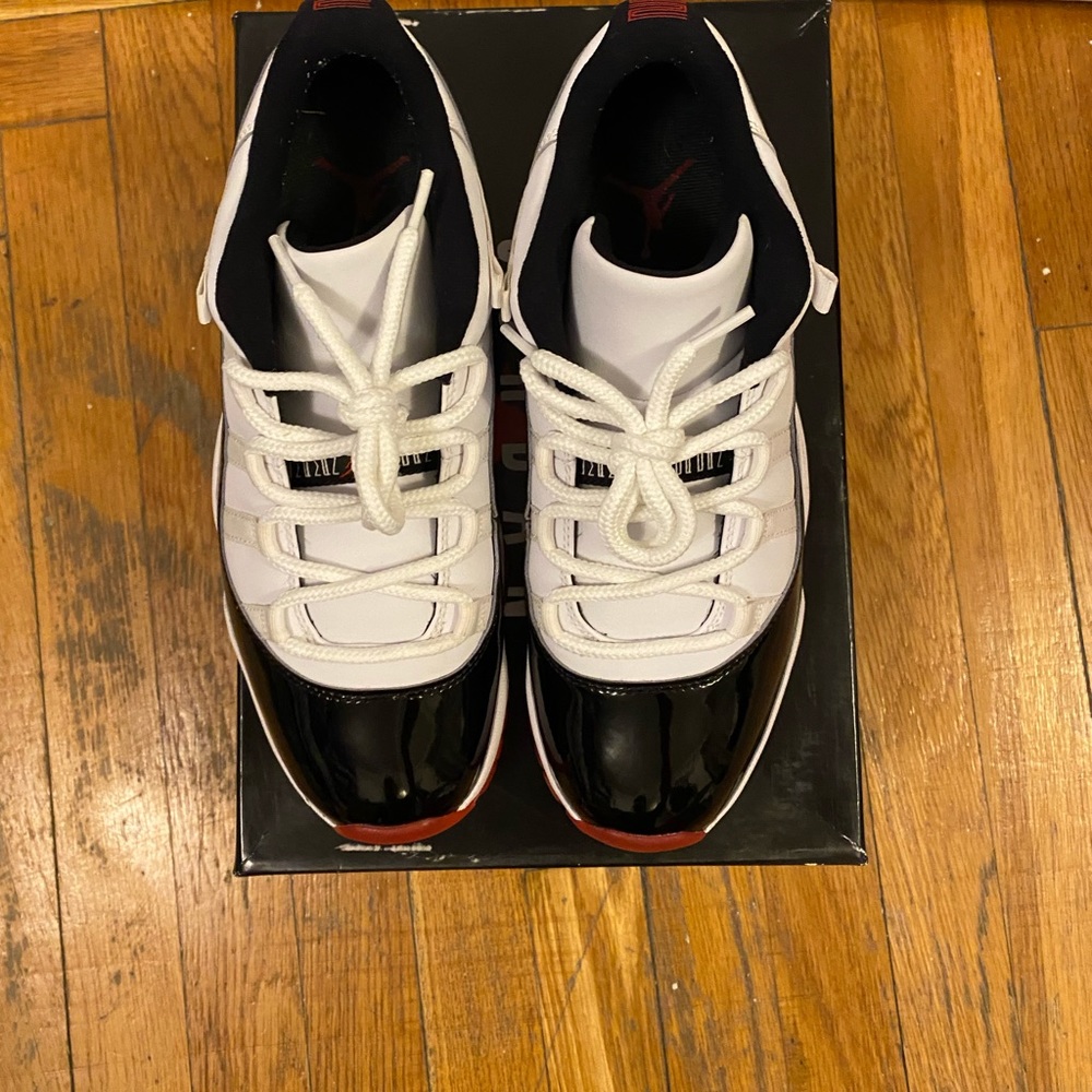 Air Jordan 11 low “concord bred” 9.5 lightly used